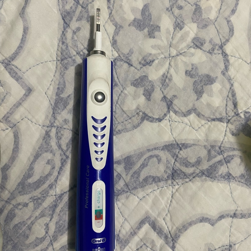 BRAUN ELECTRIC TOOTHBRUSH ONLY $25! NO CHARGER/REPLACEMENT HEADS AVAIL. ALSO $15